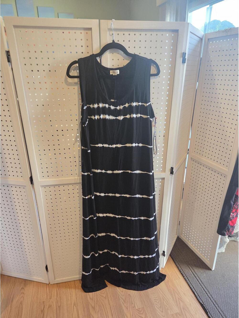 Style and co - xl- Sleeveless Black and White Tie-Dye Maxi Dress